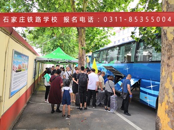 石家庄铁路职业技工学校2018新生报到现场 校园环境 第3张